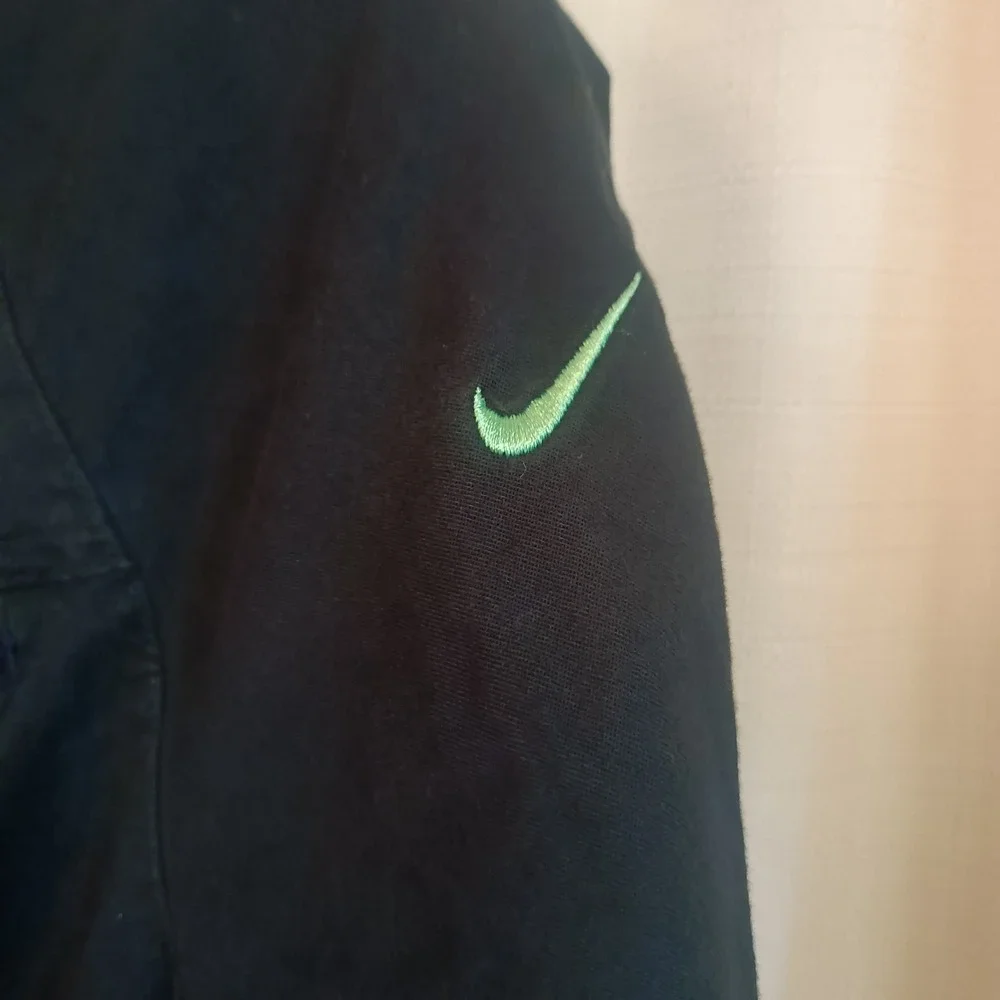 Nike Play Up Jacket Women's Size‎ S Full Zip Pockets Ribbon Trim Green Accent